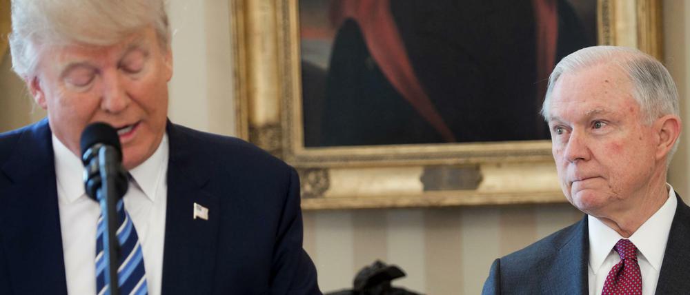 US-Präsident Donald Trump und sein Justizminister Jeff Sessions, ein treuer Anhänger seit Beginn des Wahlkampfs.