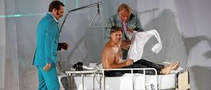 Das gab's noch nie. Ein schizophrener Jedermann (Tobias Moretti) tobt in der Psychatrie. 