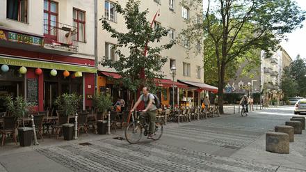 Restaurants und Bars in der Falckensteinstraße. Der Wrangelkiez in Kreuzberg ist ein beliebter Wohnquartier.
