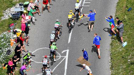 Schön bunt und ganz schön hoch. Die Tour de France ist größer als ihre Protagonisten. Das gilt nach den Dopingskandalen der Vergangenheit erst recht. Trotzdem lauert nicht gleich hinter jeder Serpentine ein neuer Skandal. 