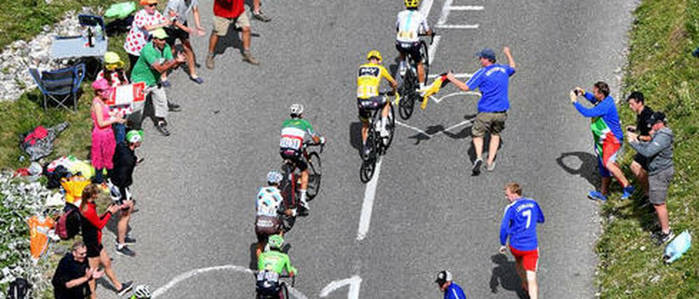 Schön bunt und ganz schön hoch. Die Tour de France ist größer als ihre Protagonisten. Das gilt nach den Dopingskandalen der Vergangenheit erst recht. Trotzdem lauert nicht gleich hinter jeder Serpentine ein neuer Skandal. 