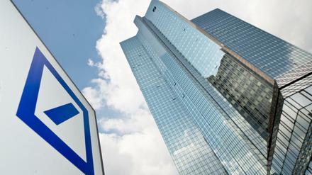 Aufwärts. Die Deutsche Bank legt kräftig zu.