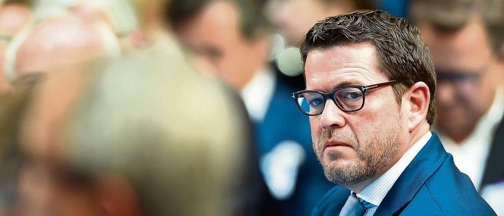 Karl-Theodor zu Guttenberg soll, wenn es nach Horst Seehofer geht, wieder eine größere politische Rolle spielen.