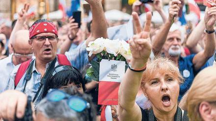 Erster Erfolg. Zehntausende Polen hatten in den vergangenen Tagen und Wochen gegen die Abschaffung einer unabhängigen Justiz protestiert. 