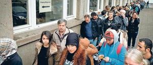 Dauerärgernis für alle Berliner und Berlinerinnen: Lange Wartezeiten beim Bürgeramt.