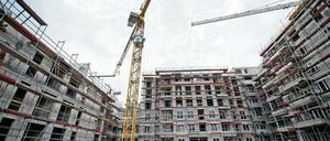 Ein Neubaukomplex für Mehrfamilienhäuser entsteht in Berlin. 