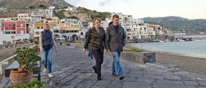 Immer im Dienst. Selbst wenn die Kanzlerin Urlaub macht, wie hier 2014 in Italien.