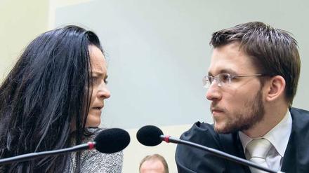 Anfang vom Ende. Beate Zschäpe sei die „Tarnkappe“ des NSU gewesen, sagt die Staatsanwältin am ersten Plädoyertag. Der Prozess läuft seit dem 13. Mai 2013.