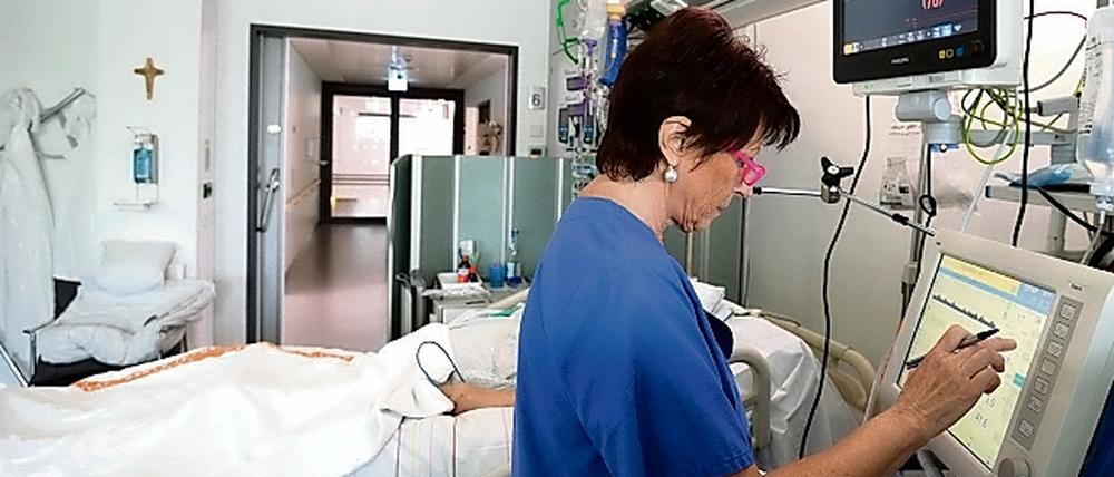 Immer schwerer zu finden: Pflegekräfte für die Intensivstation.
