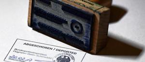 Gefährder dürfen abgeschoben werden, entschied jetzt das Bundesverfassungsgericht. Symbolbild.