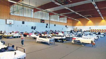 Notlösung. 63 Sporthallen stehen derzeit wegen ihrer Nutzung als Notunterkünfte dem Berliner Sport nicht zur Verfügung.