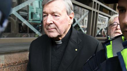 Weist Vorwürfe zurück: Der australische Kardinal George Pell nach dem Gerichtstermin in Melbourne