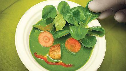 Froh und munter. Veganes Essen wie diese Spinatsuppe hilft auch beim Laufen.