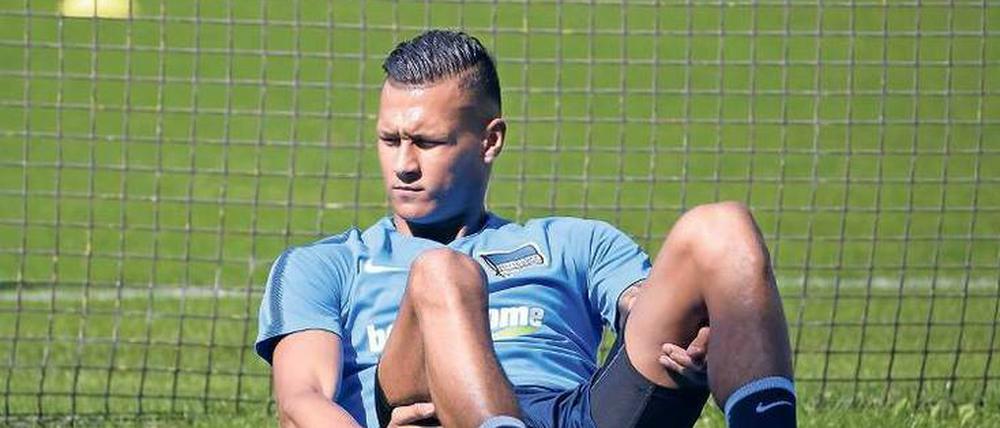 Nicht am Ball. Davie Selke kam angeschlagen von der U-21-EM nach Berlin, nun hat sich der Neuzugang erneut verletzt.