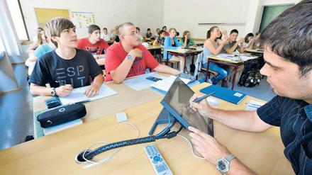 Schulgeld zahlen. Der Staat muss Privatschulen auskömmlich finanzieren, heißt es in dem Gutachten.