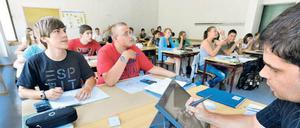 Schulgeld zahlen. Der Staat muss Privatschulen auskömmlich finanzieren, heißt es in dem Gutachten. 