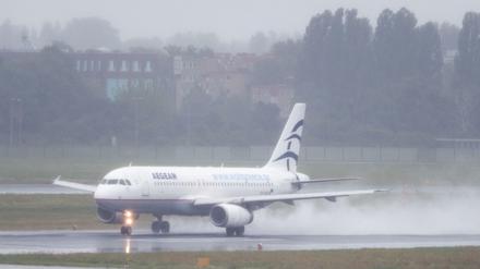 Der Flughafen Tegel im Regen Ende Juli