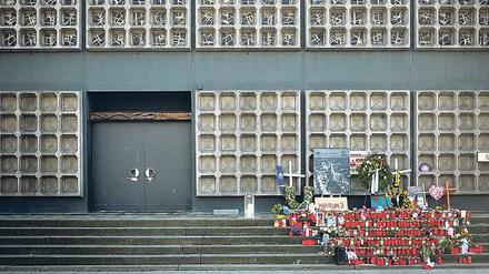 Provisorisches Gedenken. Am Breitscheidplatz stehen Kerzen und Blumen, die an die Opfer erinnern. 