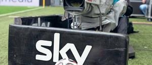  Sky überträgt zwar weiterhin die meisten Liga-Spiele, muss sich den Kuchen aber mit Eurosport teilen. Fotos: Promo/dpa
