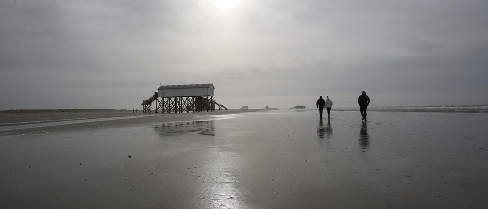 Von Mexiko, über die Krim an den Strand von St. Peter Ording (Foto). Der Lyriker Tom Schulz ist Weltreisender.