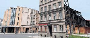 Alles Kulisse. Die „Neue Berliner Straße“ in Babelsberg wurde für die Dreharbeiten von „Babylon Berlin“ – nach den Krimis von Volker Kutscher – im vergangenen Jahr wieder aufgebaut. 