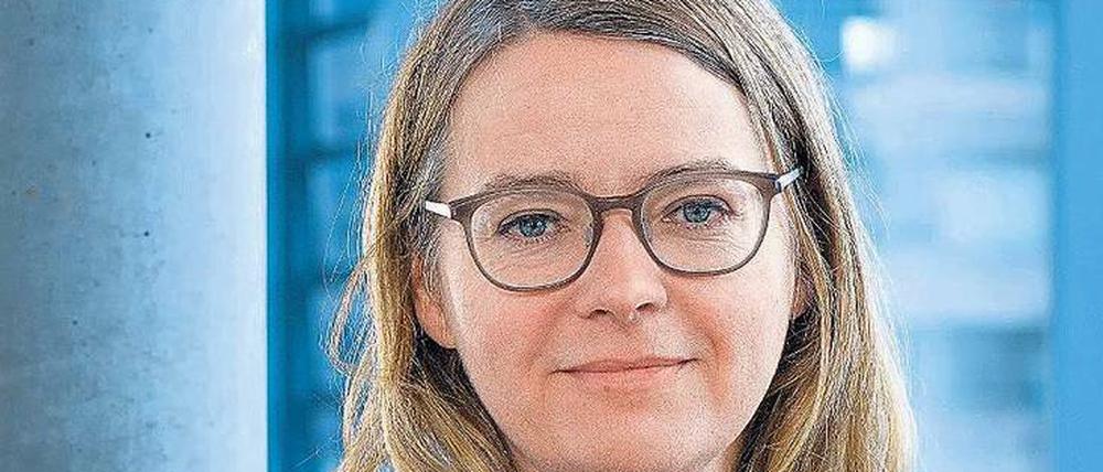 Sabine Holtgreve arbeitet als Redakteurin für den NDR (u. a. „Tatort“ Kiel). Sie war zuvor als Produzentin in Berlin tätig und hat beim SWR die Reihe „Debüt im Dritten“ verantwortet.