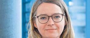 Sabine Holtgreve arbeitet als Redakteurin für den NDR (u. a. „Tatort“ Kiel). Sie war zuvor als Produzentin in Berlin tätig und hat beim SWR die Reihe „Debüt im Dritten“ verantwortet.