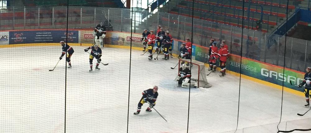 Endlich wieder Eishockey. Bei den Eisbären wird ab jetzt wieder täglich auf dem Eis trainiert.