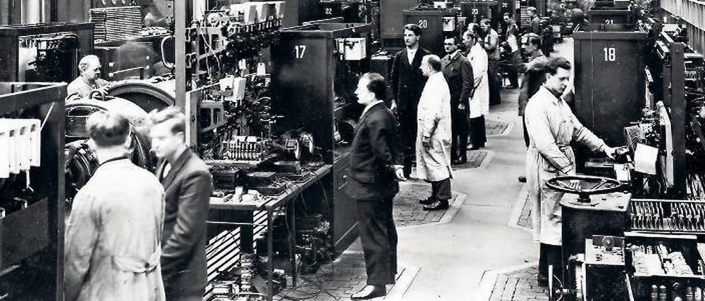 Unter Strom. Vor 100 Jahren wurde das Schaltwerk gegründet, 1928 zog es ins neue Hochhaus. Das Foto eines Prüffelds entstand 1929.
