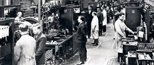 Unter Strom. Vor 100 Jahren wurde das Schaltwerk gegründet, 1928 zog es ins neue Hochhaus. Das Foto eines Prüffelds entstand 1929.