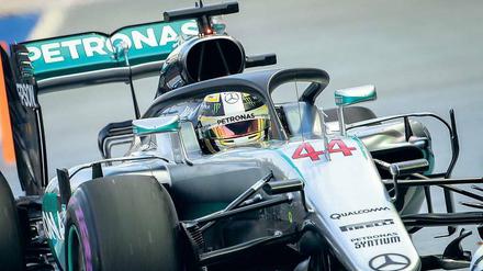 Nicht schön, aber besser? Der an einen Flip-Flop-Schuh erinnernde Halo ist neu in der Formel 1. Er soll die Piloten schützen. 