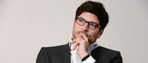 Unter Druck: Justizsenator Dirk Behrendt will Margarete Koppers zur Generalstaatsanwältin machen - jetzt werden ihm Verfahrensfehler vorgeworfen.