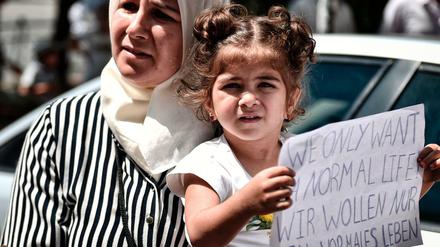 Ein normales Leben wollen? Das ist kein Grund für Asyl. Aber das Mädchen und seine Familie sind Syrien, daraus ergeben sich sehr wohl Ansprüche. 