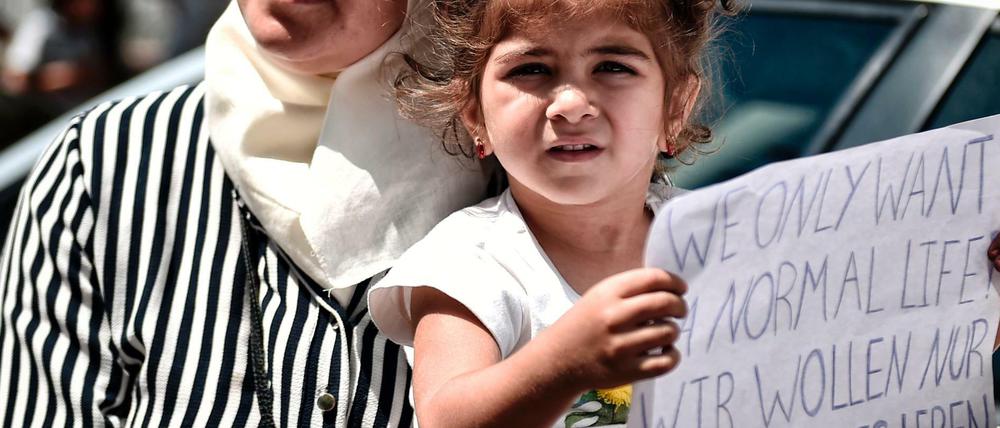 Ein normales Leben wollen? Das ist kein Grund für Asyl. Aber das Mädchen und seine Familie sind Syrien, daraus ergeben sich sehr wohl Ansprüche. 