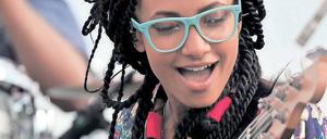 Elektrisch wie akustisch umwerfend. Sängerin und Bassistin Esperanza Spalding.