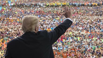 US-Präsident Donald Trump vor Tausenden von Pfadfindern am 24. Juli in Glen Jean.