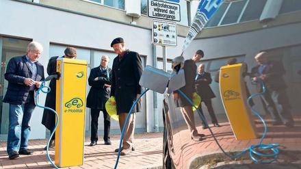 Es gibt sie doch. Bernau gehört zu den Städten, in denen es eine Ladestation für Elektroautos gibt. 