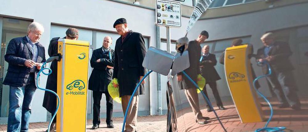 Es gibt sie doch. Bernau gehört zu den Städten, in denen es eine Ladestation für Elektroautos gibt. 