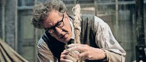 Der Meister bei der Arbeit. Alberto Giacometti (Geoffrey Rush) in seinem Atelier. 