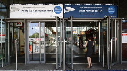 Pilotprojekt zur Kameraüberwachung mit Gesichtserkennung am Bahnhof Südkreuz.