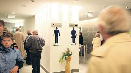 Schnelles Geschäft. Die öffentliche Toilette am Hauptbahnhof. 