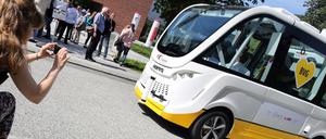 Start des Pilotprojekts der Charité, BVG und Berlin zum autonomen Fahren auf dem Gelände der Charité. 