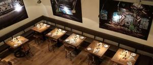 Bisschen abseits auf einem Hof in der Neuköllner Elbestraße, dort aber sehr attraktiv in einer ehemaligen Destillerie untergebracht: das Eins44.