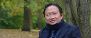 Ein Bild aus entspannten Tagen: Trinh Xuan Thanh sitzt in Berlin auf einer Parkbank.