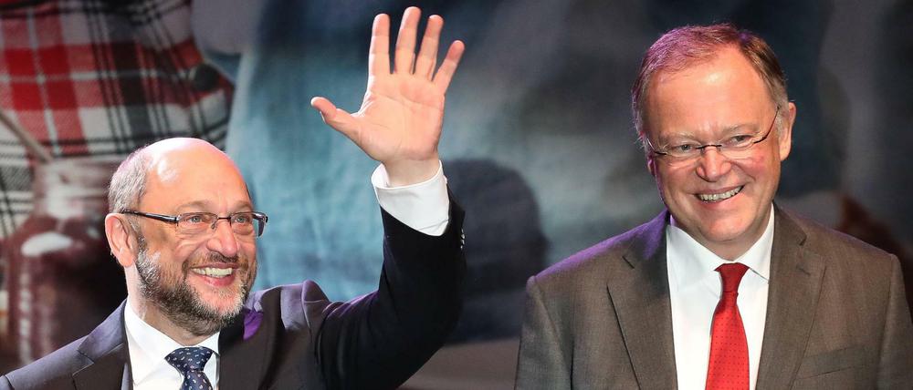 SPD-Kanzlerkandidat Martin Schulz und Ministerpräsident Stephan Weil bei einem Wahlkampfauftritt in Hannover.