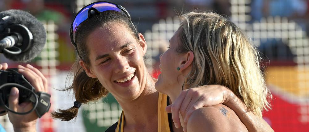 Ab ins Finale. Laura Ludwig (r) und Kira Walkenhorst.