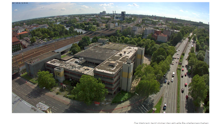 Blick auf die Postruine. Zur Orientierung: Links steht das Rathaus, die Webcam steht auf den Arcaden.