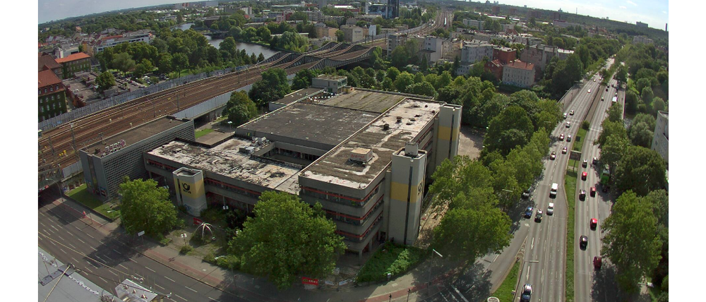 Blick auf die Postruine. Zur Orientierung: Links steht das Rathaus, die Webcam steht auf den Arcaden.