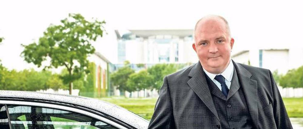 Jörg Thadeusz fährt Vertreter von AfD, CDU, FDP, Grünen, Linken und SPD durch Berlin.