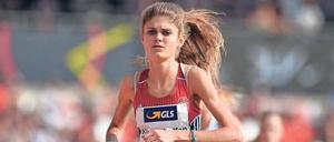 Auf der Tartanbahn fühlt sich Konstanze Klosterhalfen deutlich wohler als beim Kugelstoßen. Bei der Leichtathletik-WM startet sie über 1500 Meter.